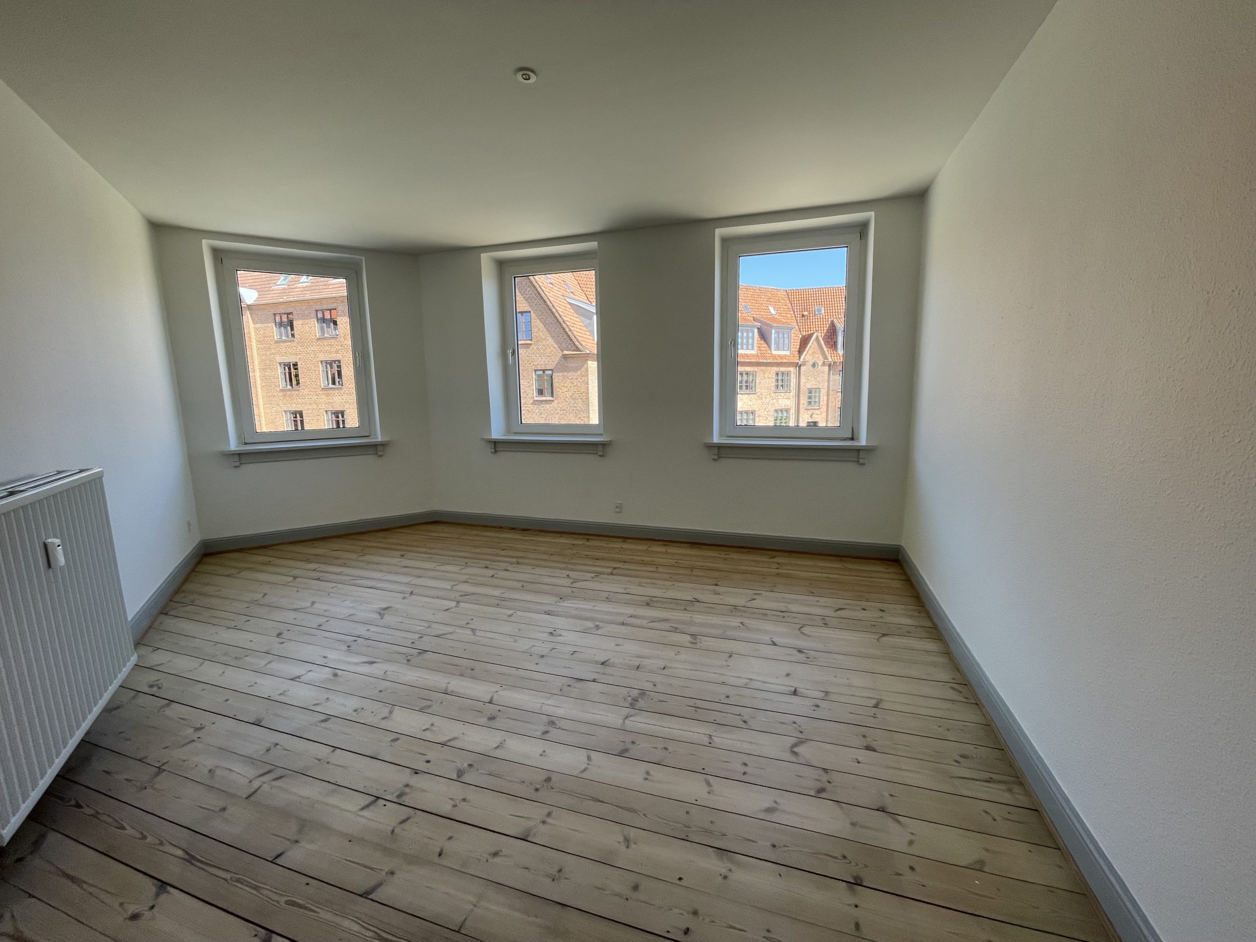 159 kvm. kontor til leje i København K - evt. med 120 kvm. butik nedenunder