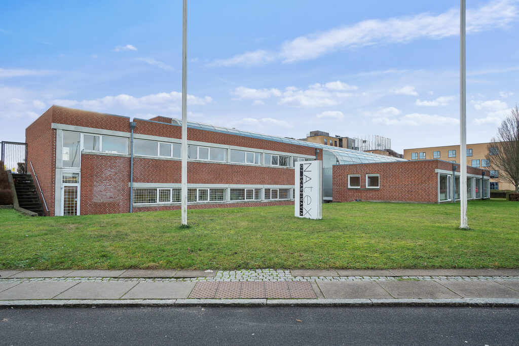 791 m² i stue og parterreplan i veludbygget erhvervsområde i Odense SØ