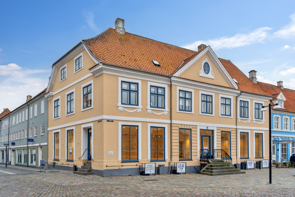 Flot lejemål på Torvet/Korsgade i centrum – butik, bank etc.