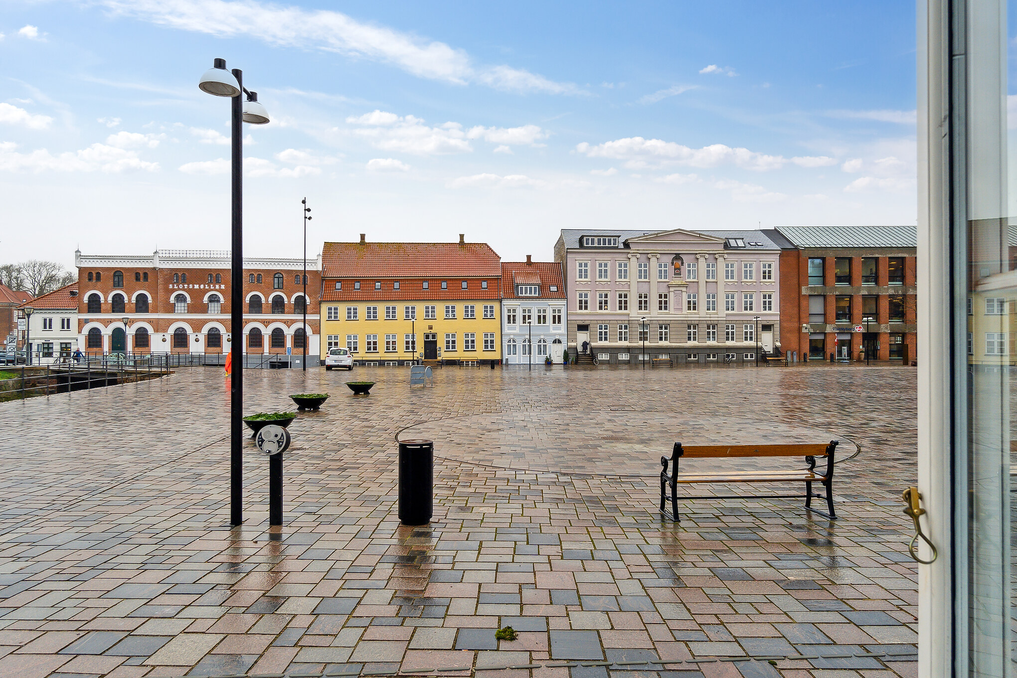 150 m² smukke lokaler beliggende på Torvet i Nyborg udlejes.