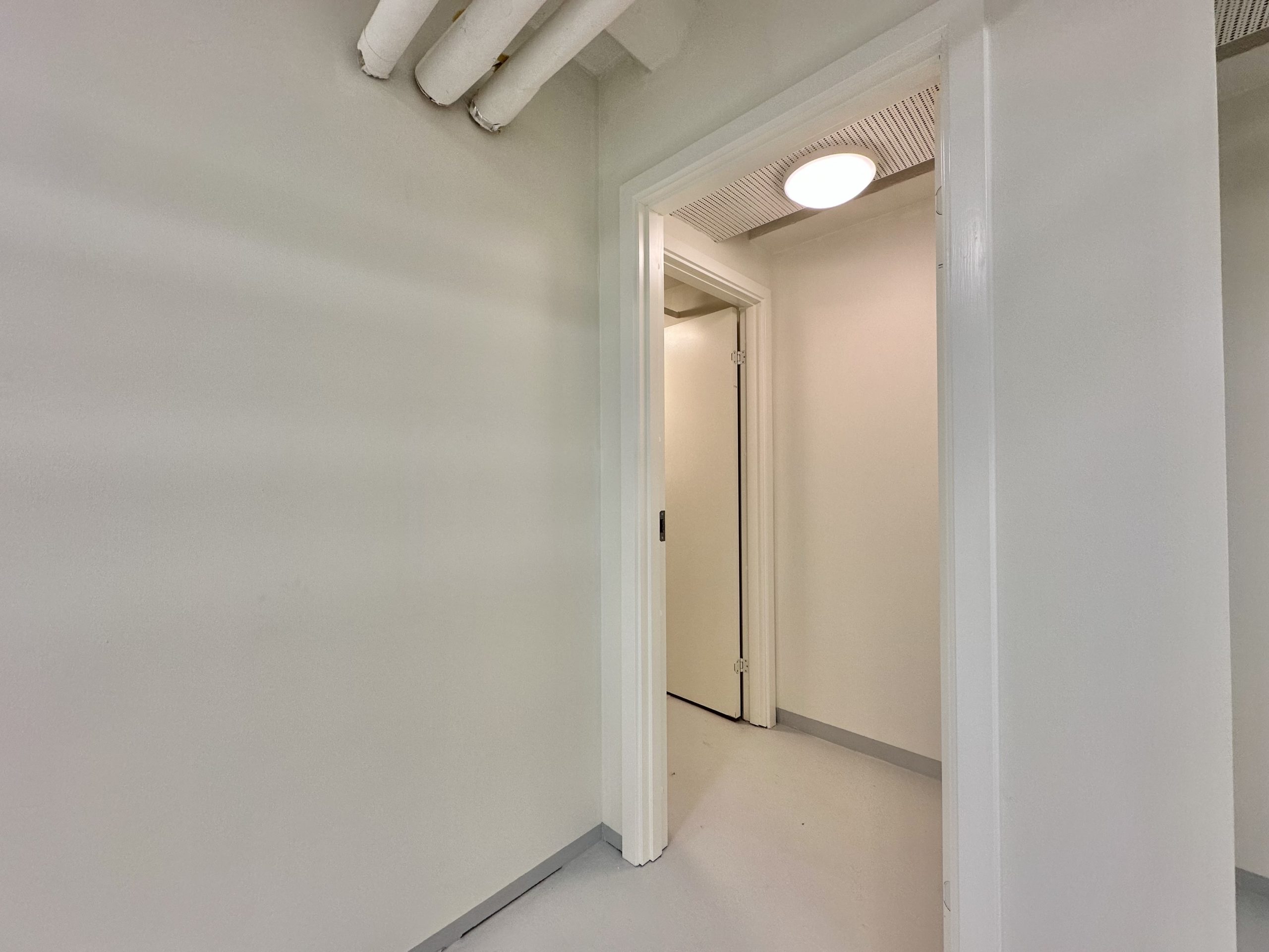 37 m2 butik & 68 m2 kælder til leje i Odense centrum