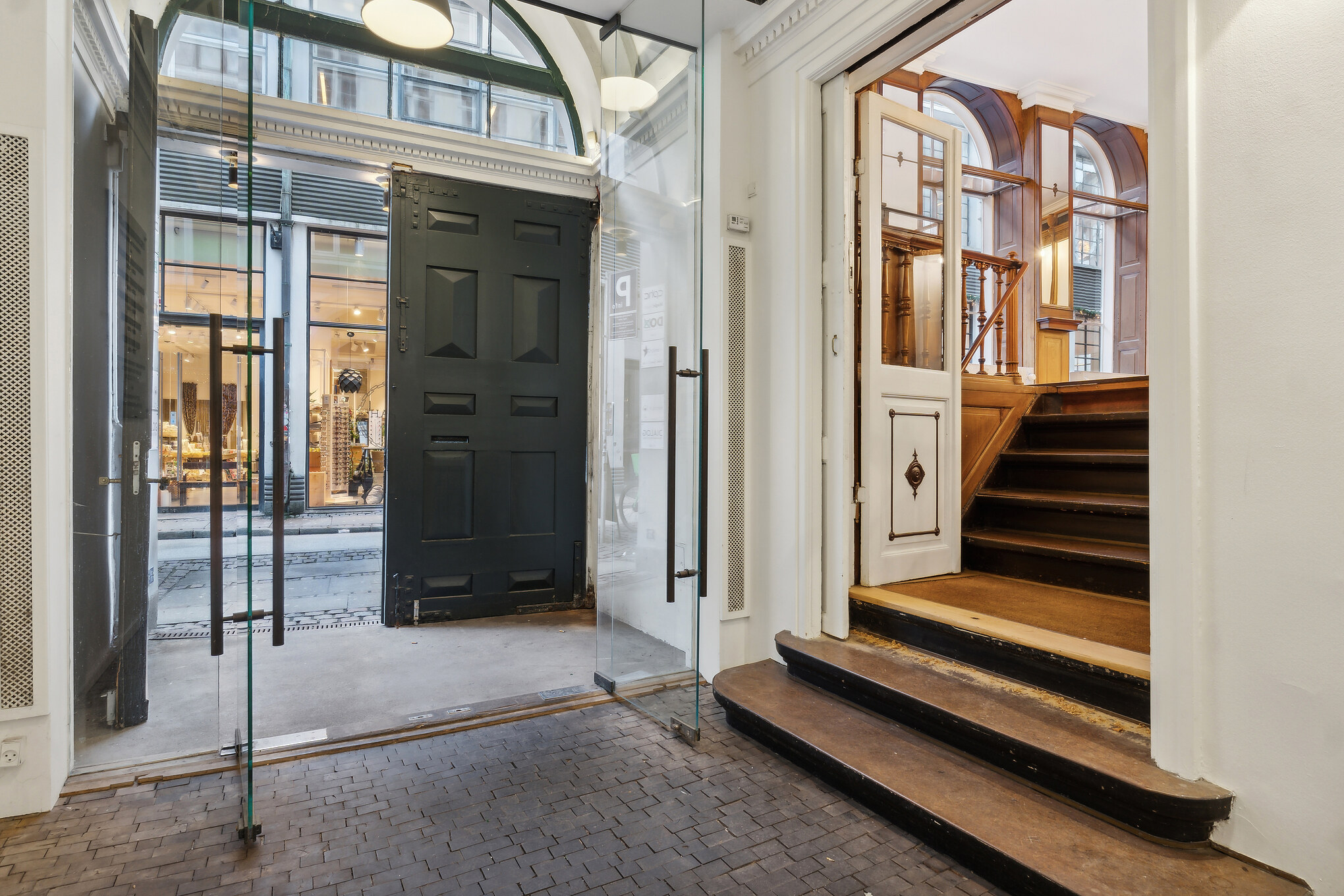 120 kvm. butik, cafe, frisør etc. til leje København - Også kontor til leje på 1. sal