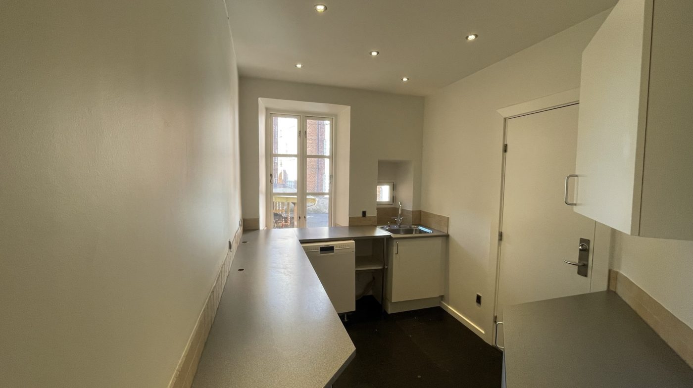 98 m² synligt erhvervslejemål tæt på Munke Mose