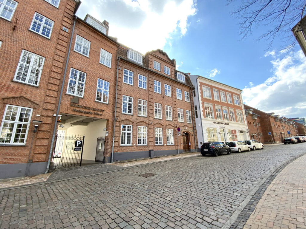 146 m² kontorlokaler beliggende i Nedergade-kvarteret udlejes!