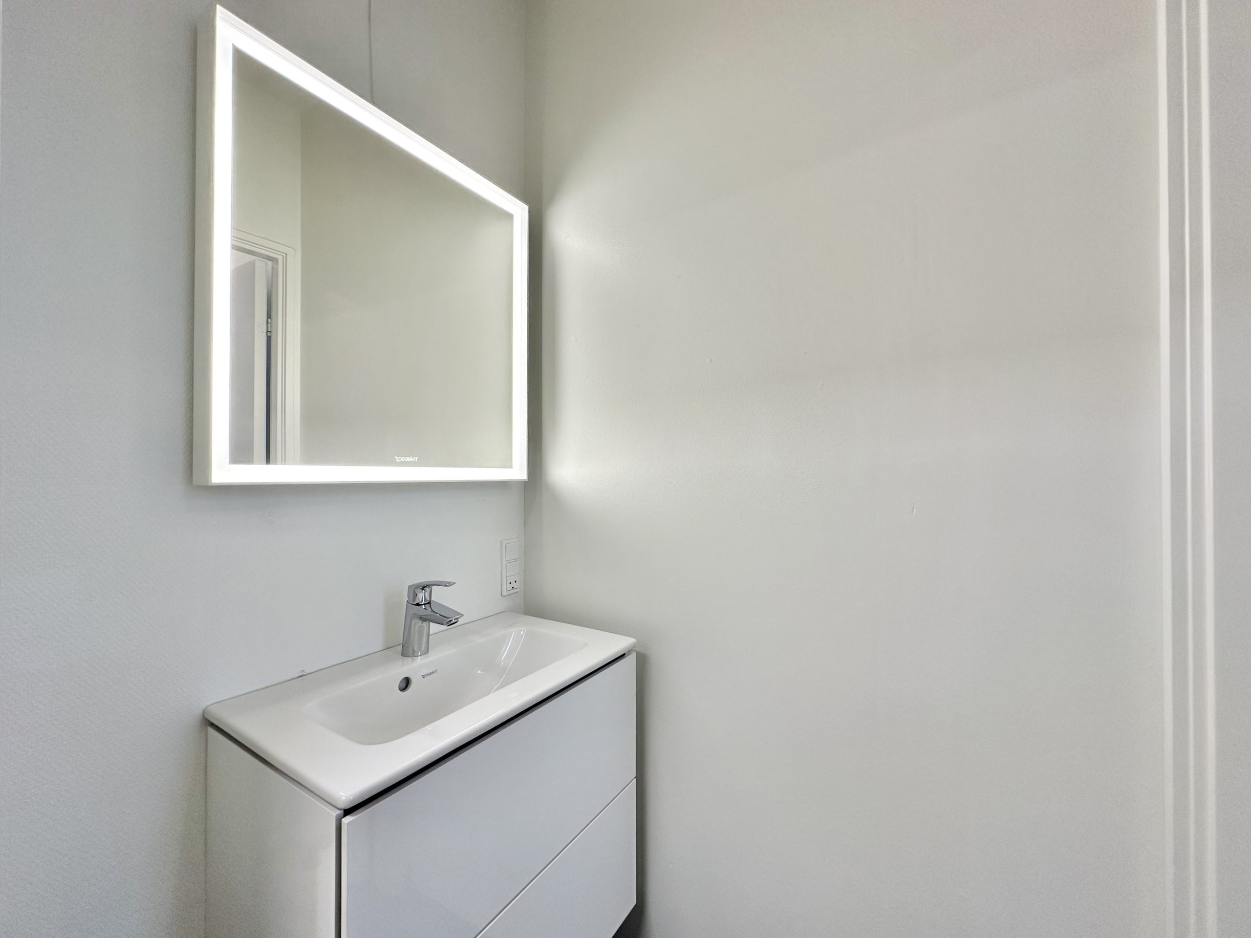 146 m² kontorlokaler beliggende i Nedergade-kvarteret udlejes!