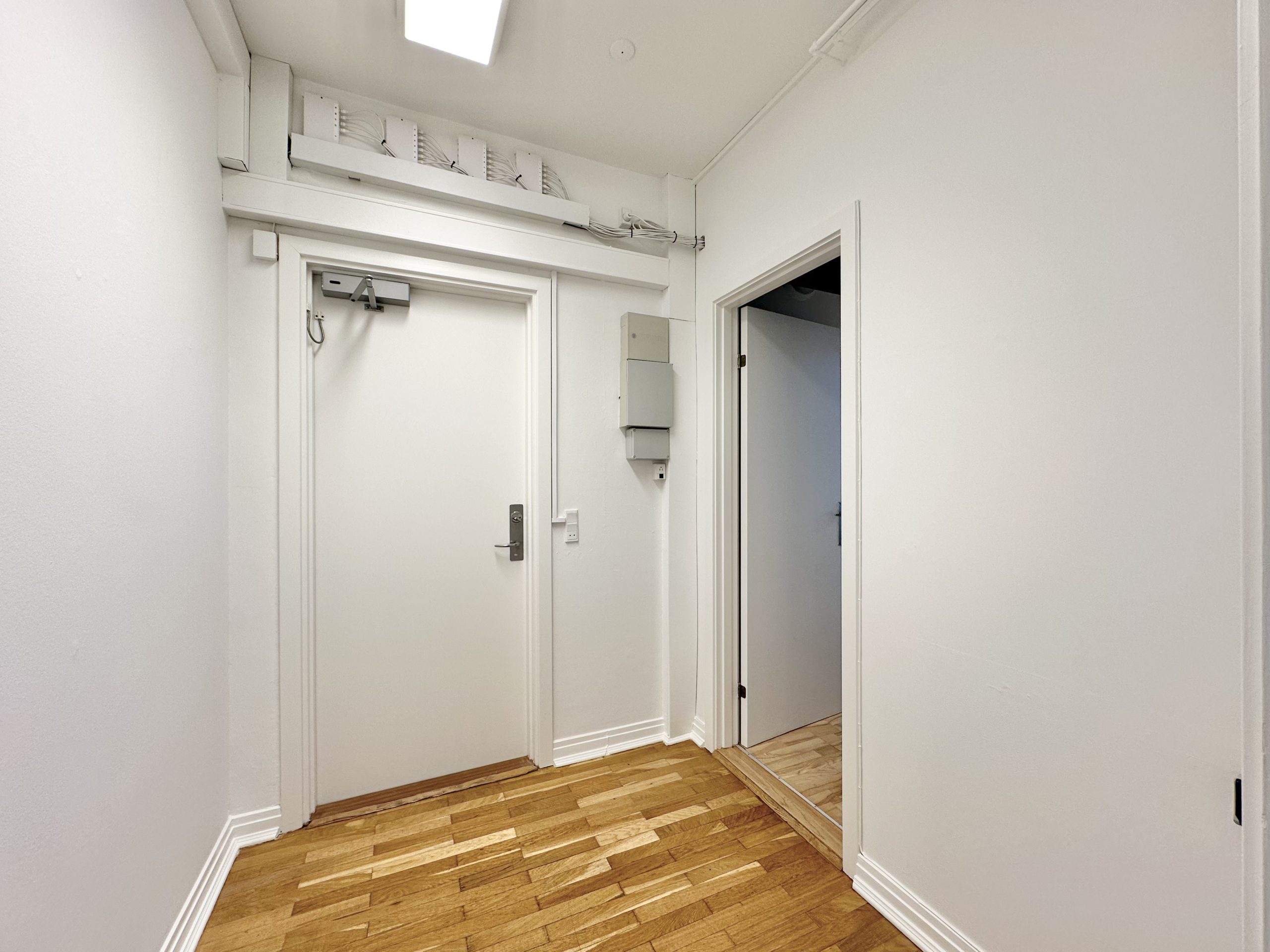 146 m² kontorlokaler beliggende i Nedergade-kvarteret udlejes!