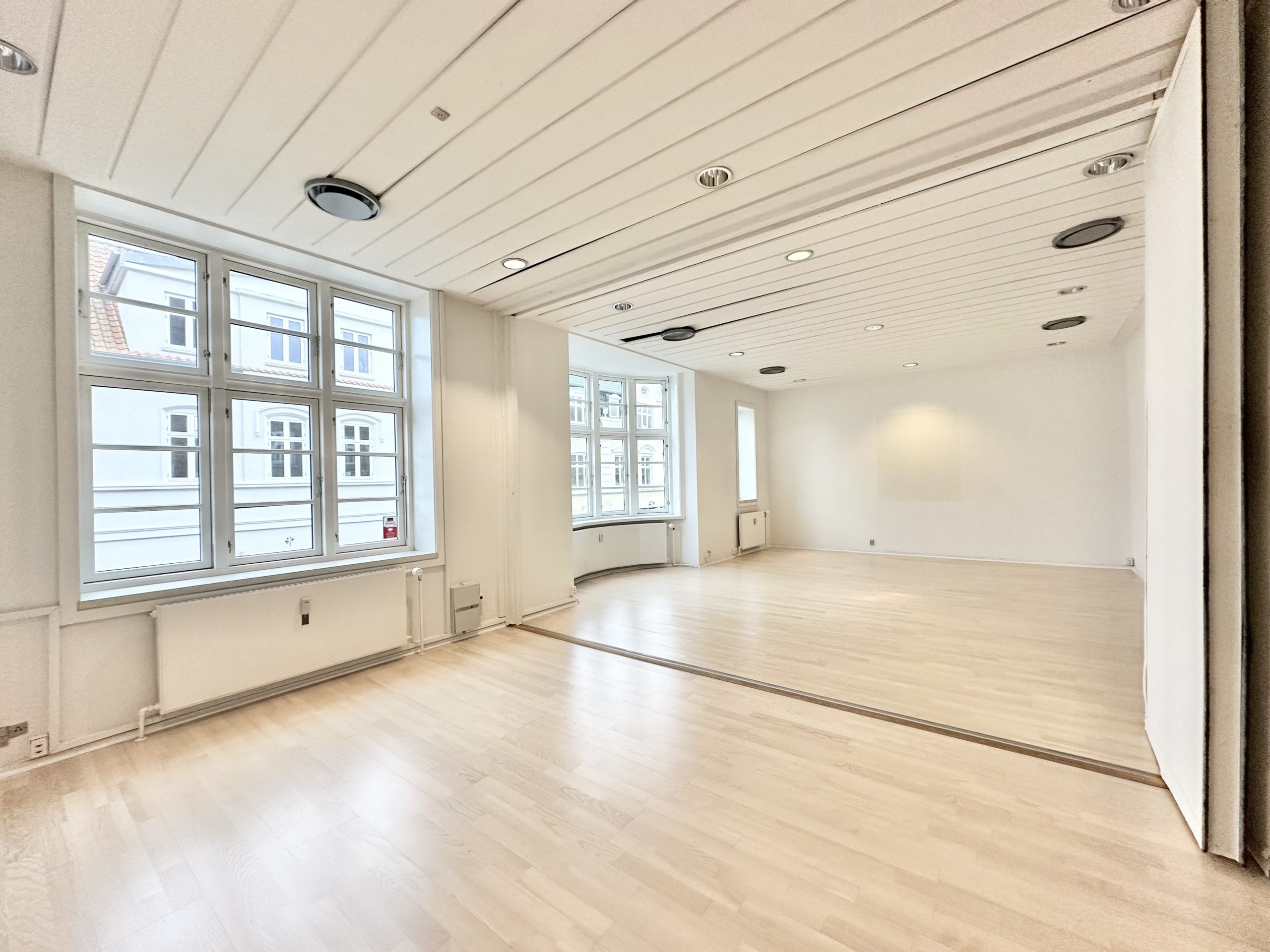 103 m² smukke kontorlokaler beliggende i gågaden i Fredericia Centrum udlejes